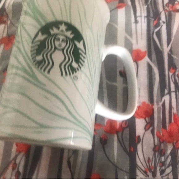 2 Starbucks Mermaid Logo cups - Picture 3 of 9